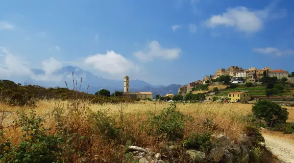 Vue de Sant'Antonino sur la piste de Sant'Angelo