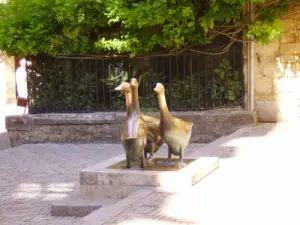 Coloque los gansos estatua