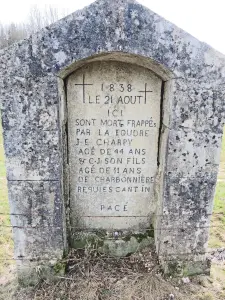 Stele entlang der Straße zum Saut-Chevalier Belvedere (© Jean Espirat)