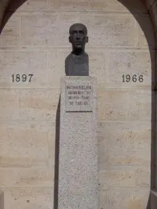 Buste du Dr Roclore, ancien maire de Saulieu et ministre