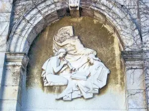 大卫的雕塑，电影的前面（前教堂）