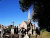 El Saulieu antiguo cementerio y el fondo de la iglesia de San Saturnino