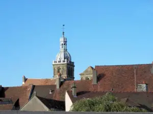 Alte Saulieu Dächer und Turm der Basilika St. Andoche