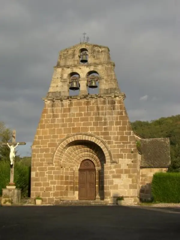 Iglesia Saint-Martin - Monumento en Sauvat