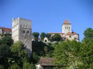 Monreal-Turm und Kirche St. Andreas