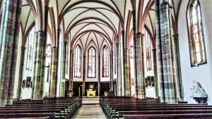 Nave of the Saint-Georges church (© JE)