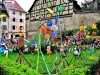 Garden of colored mobiles (© Jean Espirat)