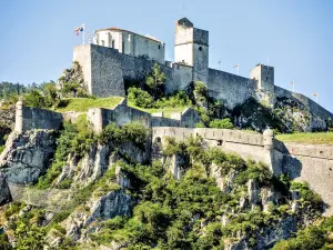 Цитадель Sisteron, вид на Бом (© J.E.)