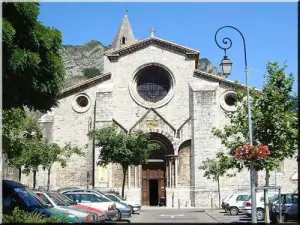 Notre-Dame en Saint-Thyrse-kathedraal