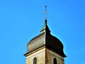 Soing - policroma campanile (© Jean Espirat)