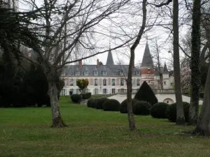 Château des Réaux (not accessible to the public, retirement home which has closed)