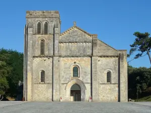 スーラック＝シュル＝メール大聖堂