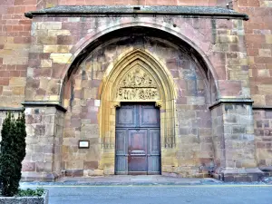 Portail Ouest de l'église (© J.E)