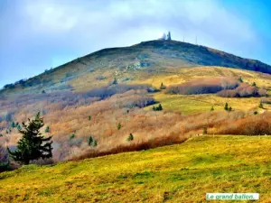 Sommet du Grand Ballon, vu de la route côté Est (© J.E)