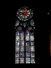 侧教堂的彩色玻璃窗（©J.E)
