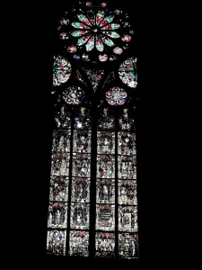 Vitrail d'une chapelle latérale de la cathédrale (© Jean Espirat)