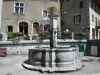 Taninges - Fontaine de la place du marché - Bourg ancien de Taninges