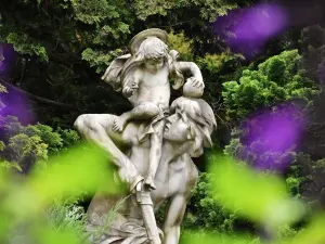 Statua in giardino
