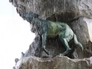 Brunnen der vier Täler: die Wolf