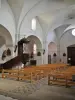 Интерьер церкви Сен-Кассиен