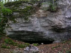 Ingresso alla grotta Roche Chèvre