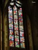 Stained glass window of the collegiate church (© Jean Espirat)