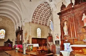 Interno della chiesa di Sainte-Cécile de Theix