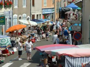 Flea market on the streets of Thiron-Gardais