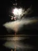 fuochi d'artificio il 13 luglio Thiron-Gardais stagno