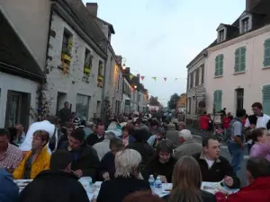 Comice Agricole in the main street of Thiron-Gardais