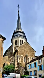 Kirche Saint-Pierre, Ansicht von der Stadtzentrum (© JE)