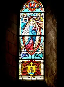 聖ペテロ教会のステンドグラス窓(©J.E)