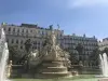 La fontaine de la Fédération et le Grand Hôtel (© OT Toulon)