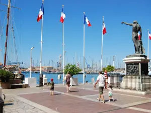 The statue of Cuverville (© OT Toulon)