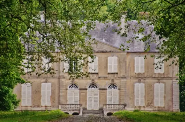 Tour-en-Bessin - Guía turismo, vacaciones y fines de semana en Calvados