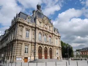 市庁舎（©E. Ducoulombier  - トゥルコアン市）