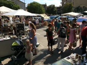 Tourrettes-sur-Loup Töpfermarkt