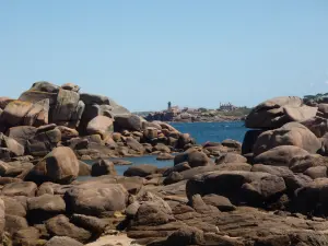 Lighthouse Men Ruz visto desde la punta de la isla Renote