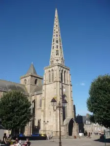 Cathedral Tréguier Entree