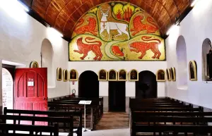 El interior de la iglesia de Saint-Eutrope.