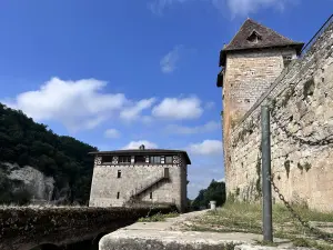 Lustrac mill and castle