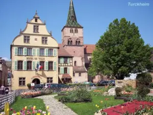 Kirche und das Rathaus (© JE)