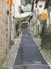 Eine Straße im Dorf