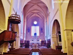 Hauptschiff der Kirche Saint-Denis (© Jean Espirat)