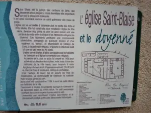 Explicaciones sobre la iglesia (© Jean Espirat)