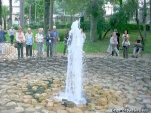Gushing fountain, intermittent (© Jean Espirat)