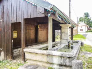 Vaucluse - Fontaine-lavoir couverte (© J.E)