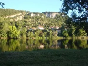 Het strand, de Dordogne, het dorp Mezels