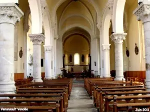 Choeur, nef, abside et transept de l'église Saint-Pierre