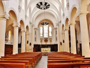 Dentro de la iglesia de San Teodorito